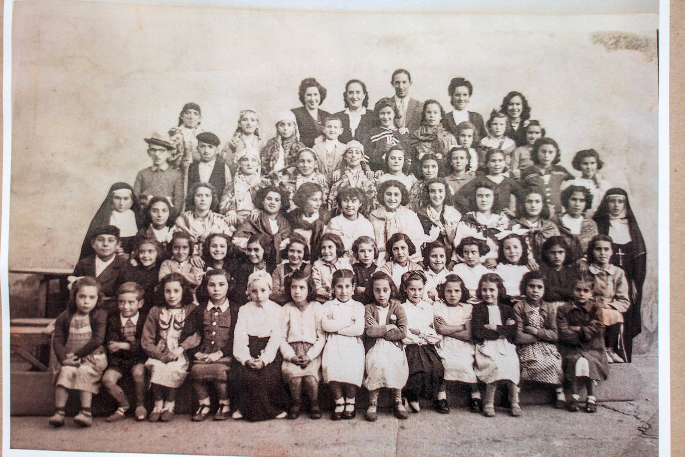 Fotos: Castañares de Rioja celebra el 75 aniversario de su escuela y muestra sus recuerdos en una exposición