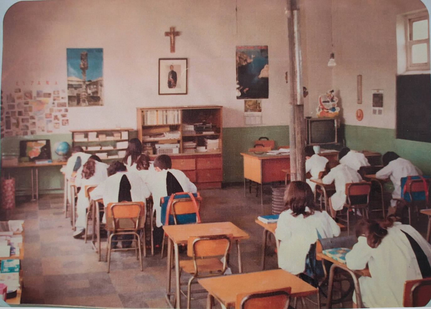 Fotos: Castañares de Rioja celebra el 75 aniversario de su escuela y muestra sus recuerdos en una exposición