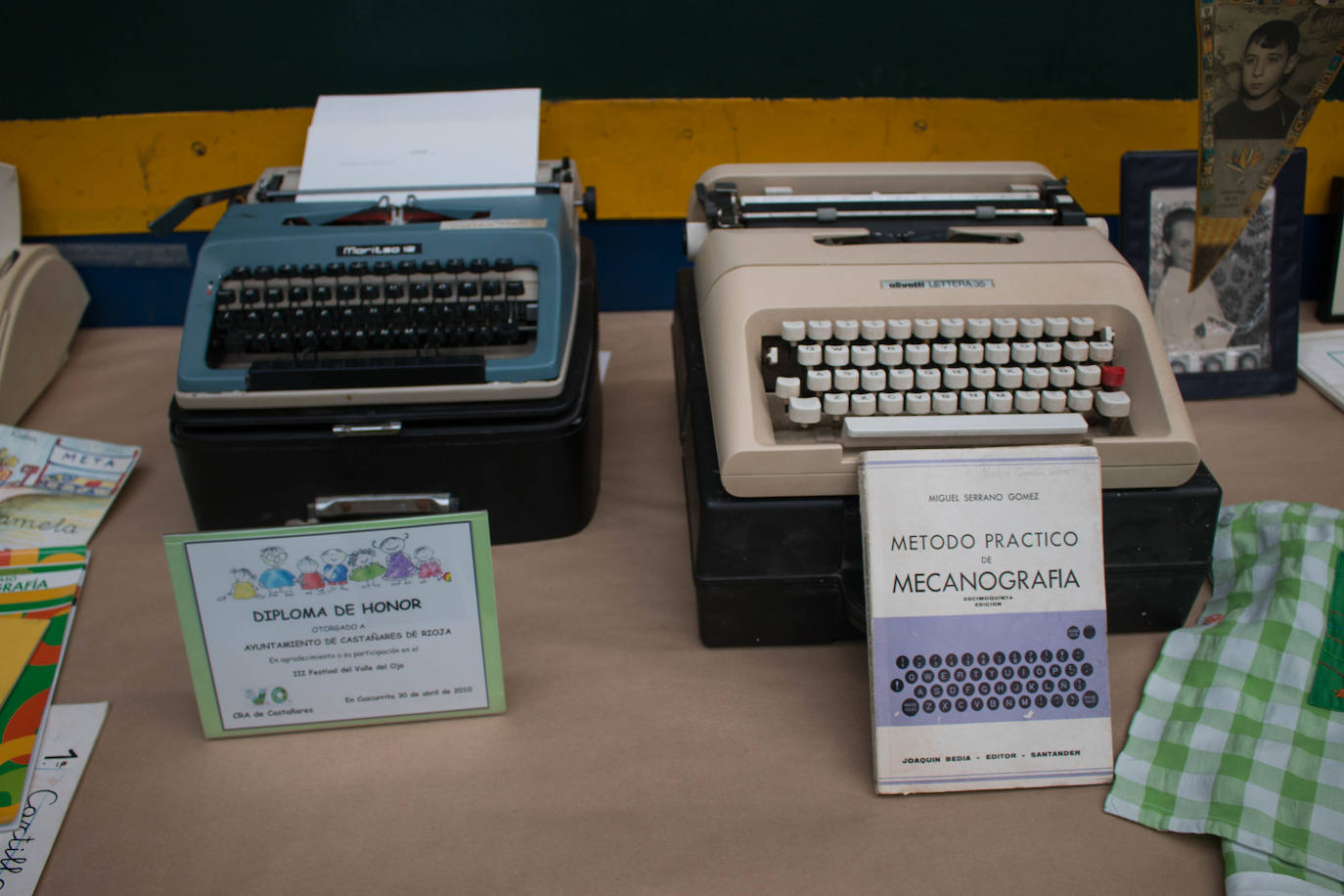 Fotos: Castañares de Rioja celebra el 75 aniversario de su escuela y muestra sus recuerdos en una exposición