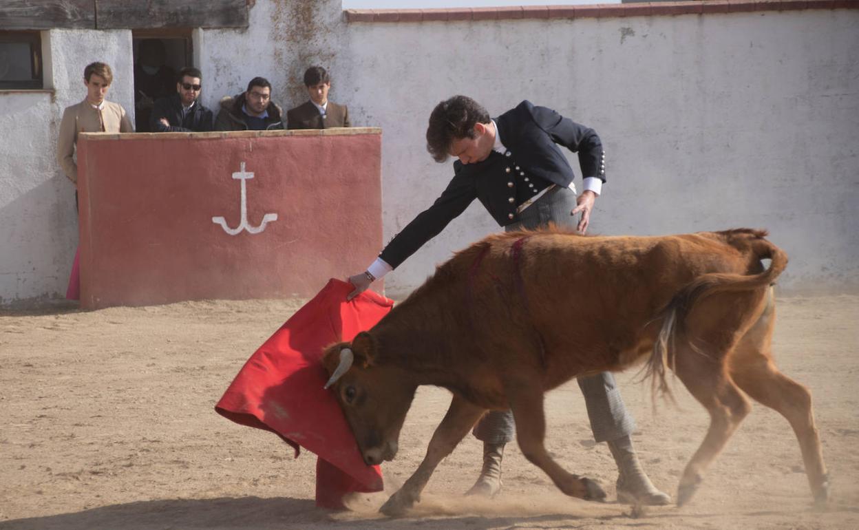 Los novilleros Fabio Jiménez, Carla Otero y Diego Bastos se clasifican para la final de XX Zapato de Plata de Arnedo