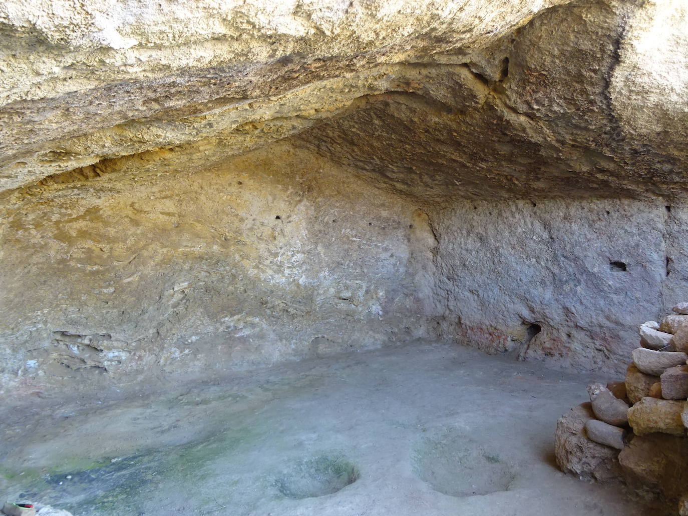 La campaña de mantenimiento del yacimiento arqueológico de Contrebia Leucade ha concluido con importantes novedades como el hallazgo de un lagar en el sector norte. 