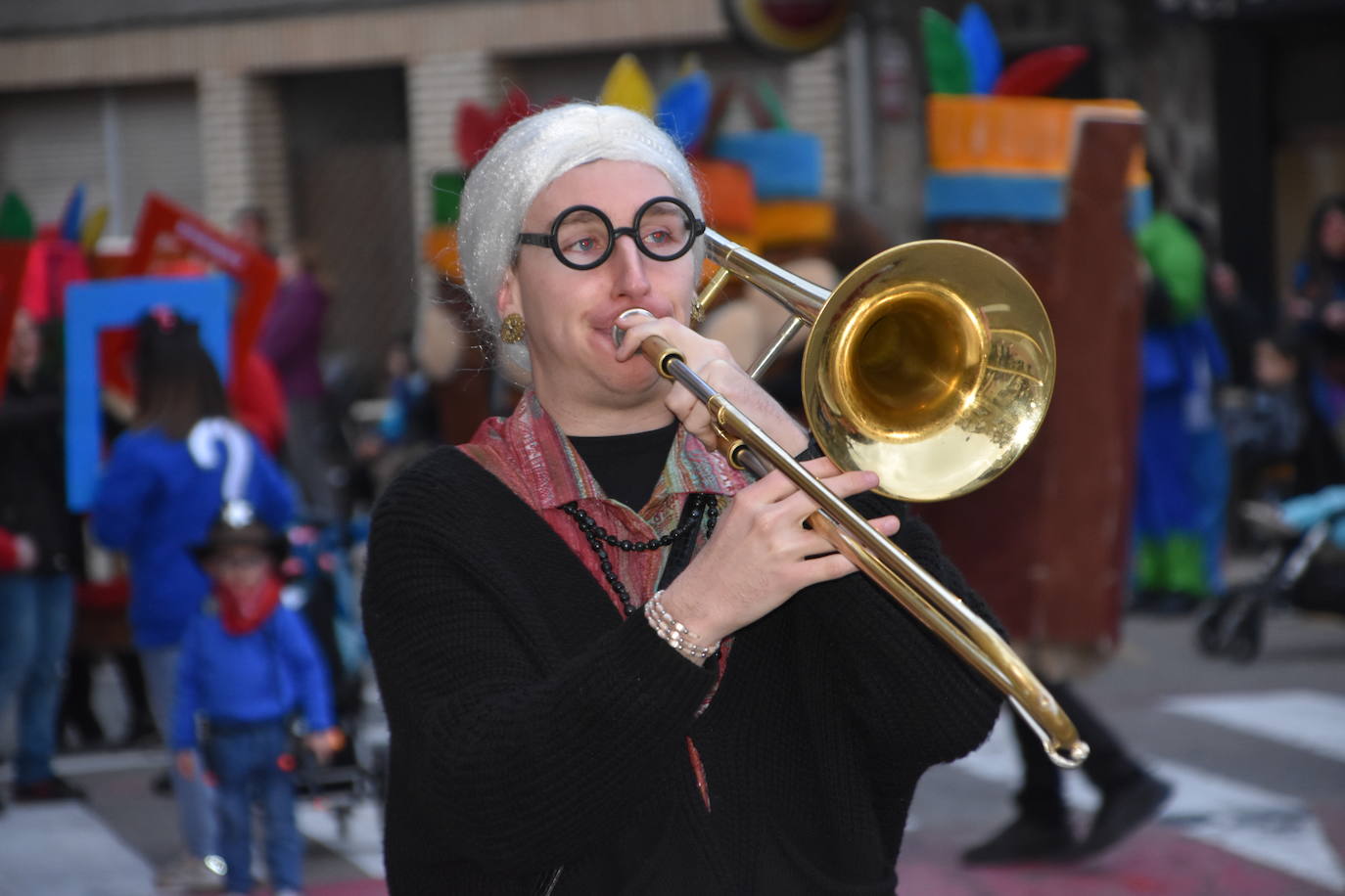 Fotos: El Carnaval se adueña de las calles de Cervera