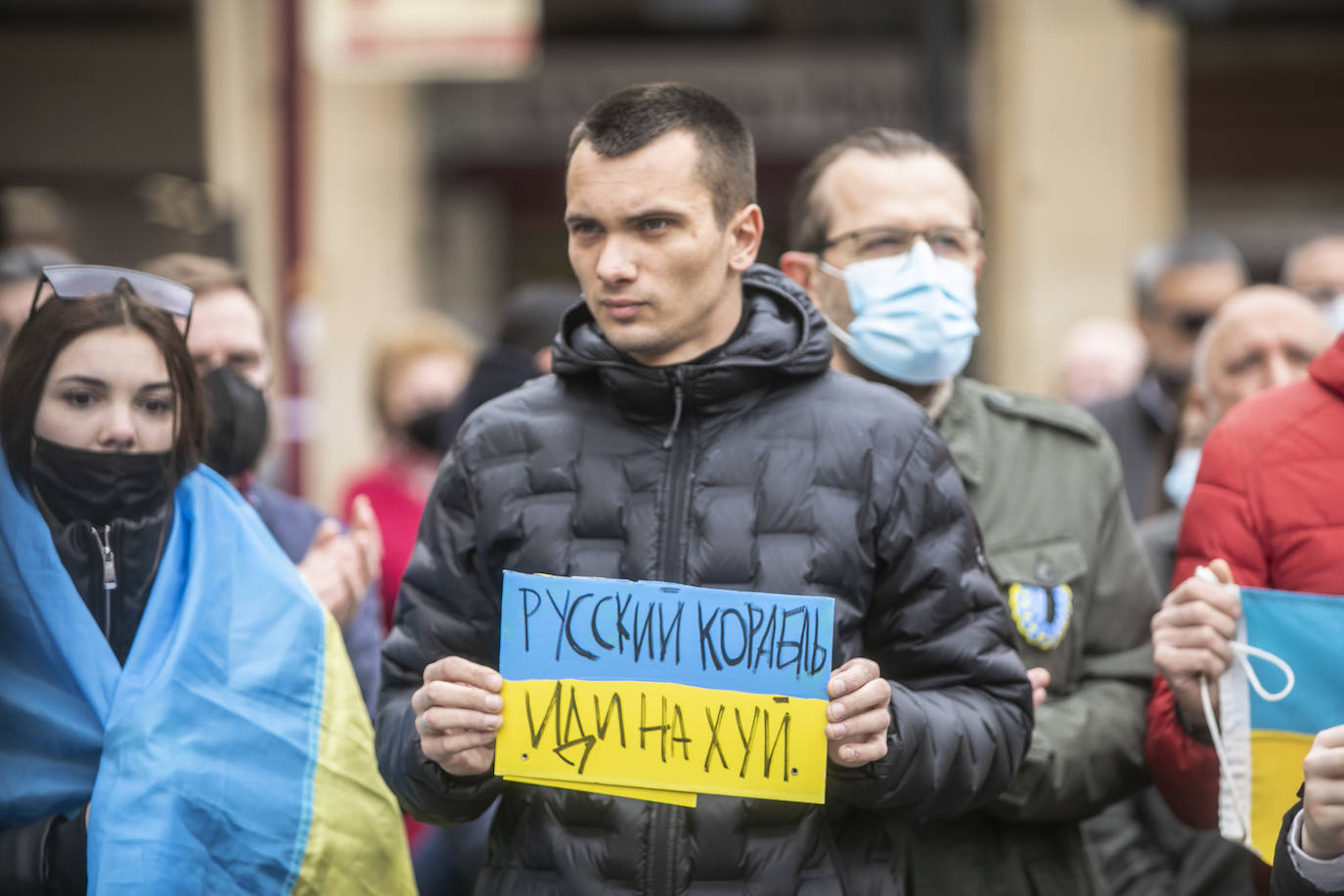 Fotos: Concentración en la plaza del Mercado de Logroño para clamar por la paz en Ucrania