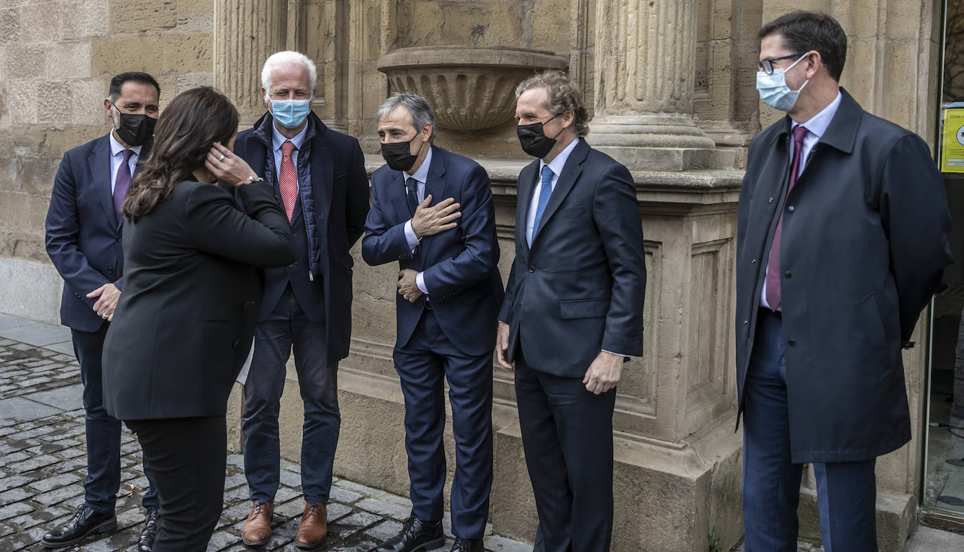 El Parlamento de La Rioja acoge la exposición 'El terror a portada', organizada por Vocento, la Fundación Víctimas del Terrorismo y el Centro Memorial de las Víctimas del Terrorismo. 