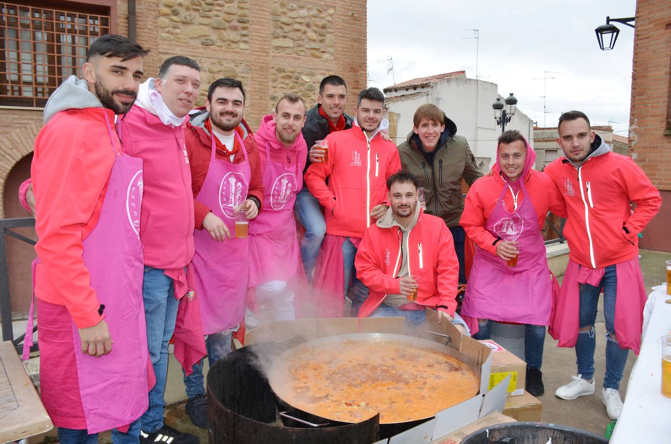 Fotos: Mascletá, salida de los gigantes, encierro infantil y degustación de calderetes de las peñas de Calahorra