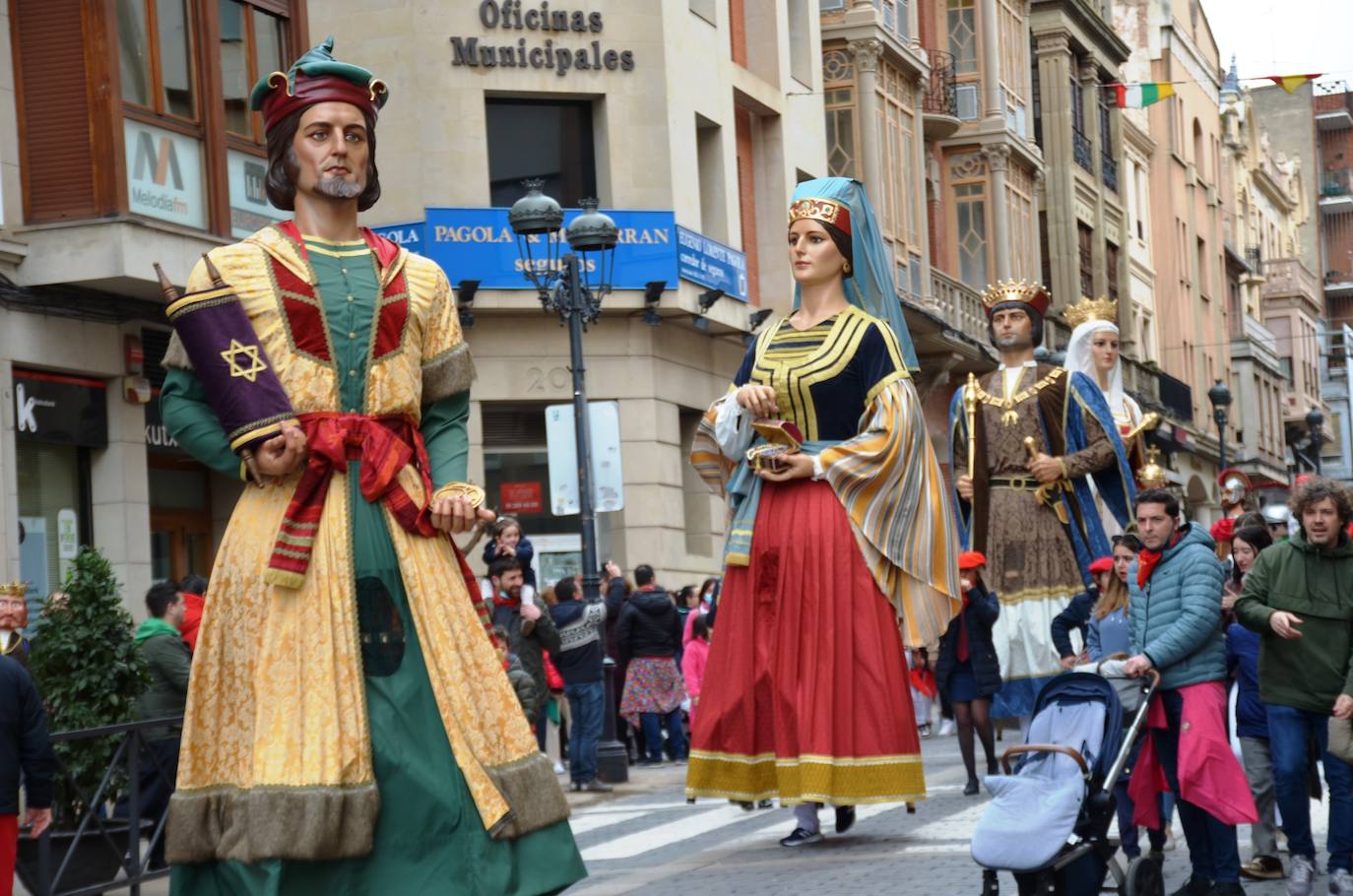 Fotos: Mascletá, salida de los gigantes, encierro infantil y degustación de calderetes de las peñas de Calahorra