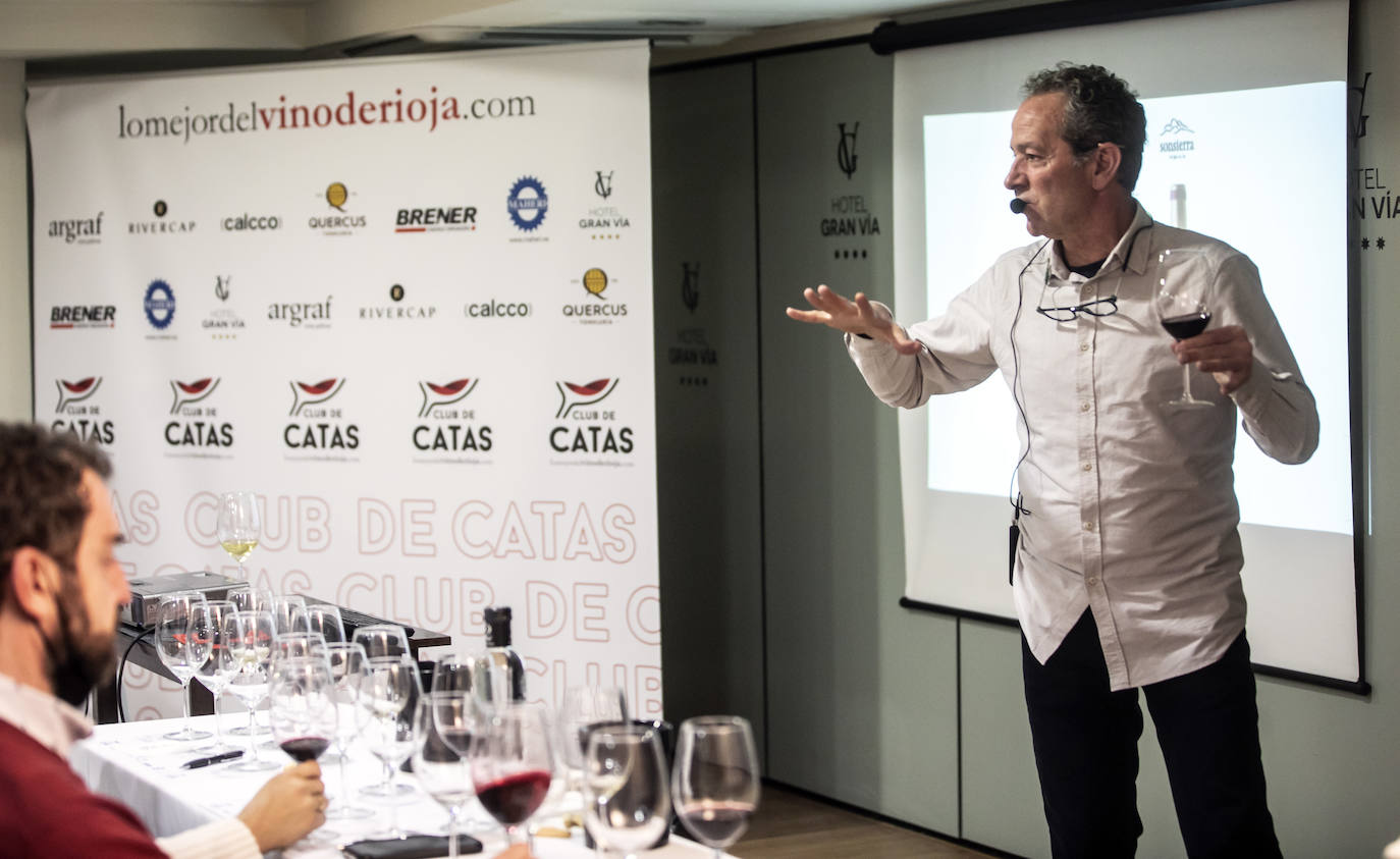 Rafael Usoz presentó para lomejordelvinoderioja las tres elaboraciones de viñedo singular y la gama tradicional de Sonsierra, todas ellas elaboradas con uvas de viñedos de más de 40 años. 