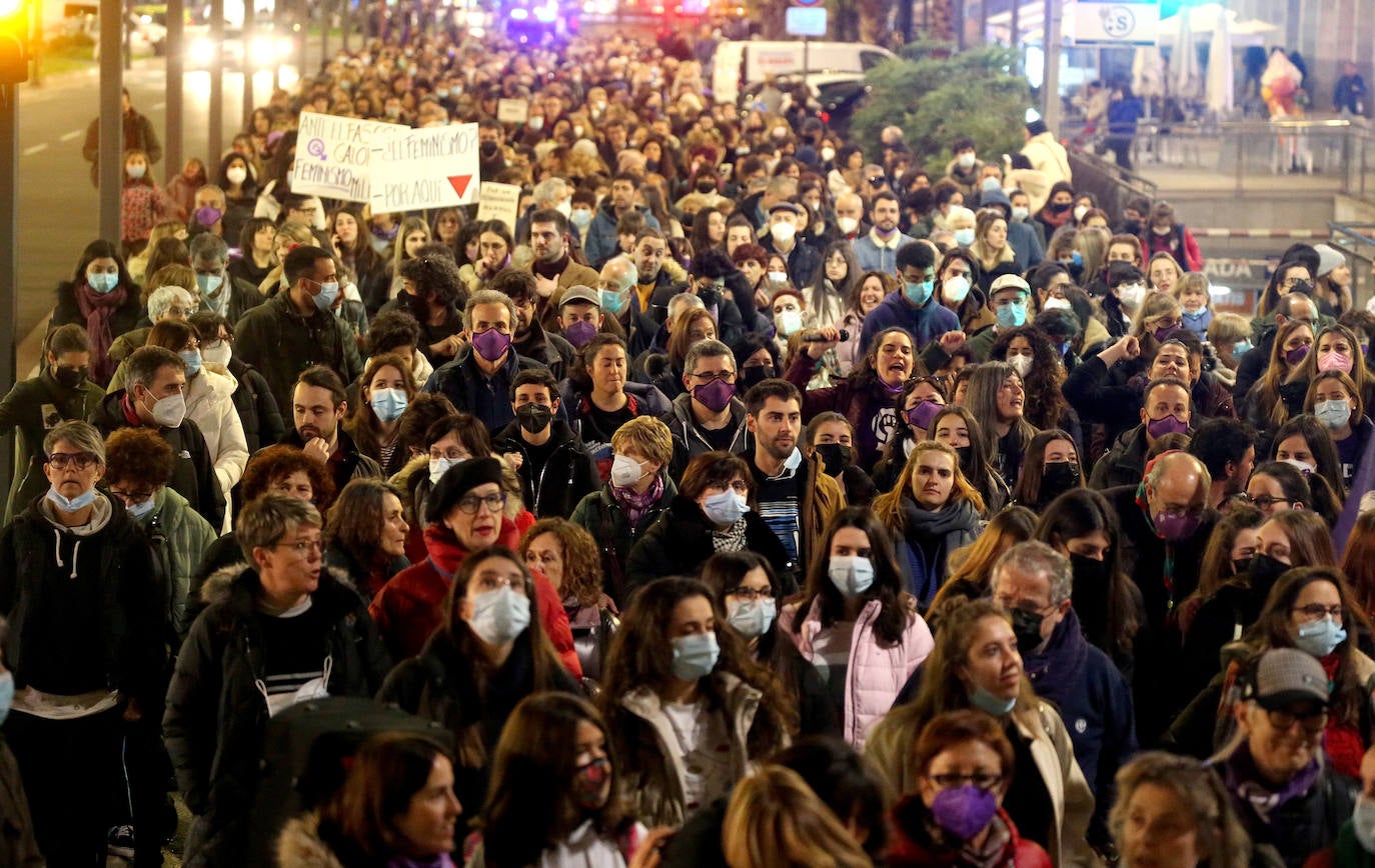 Fotos: La marea morada recorre las calles de Logroño en un esperado 8M