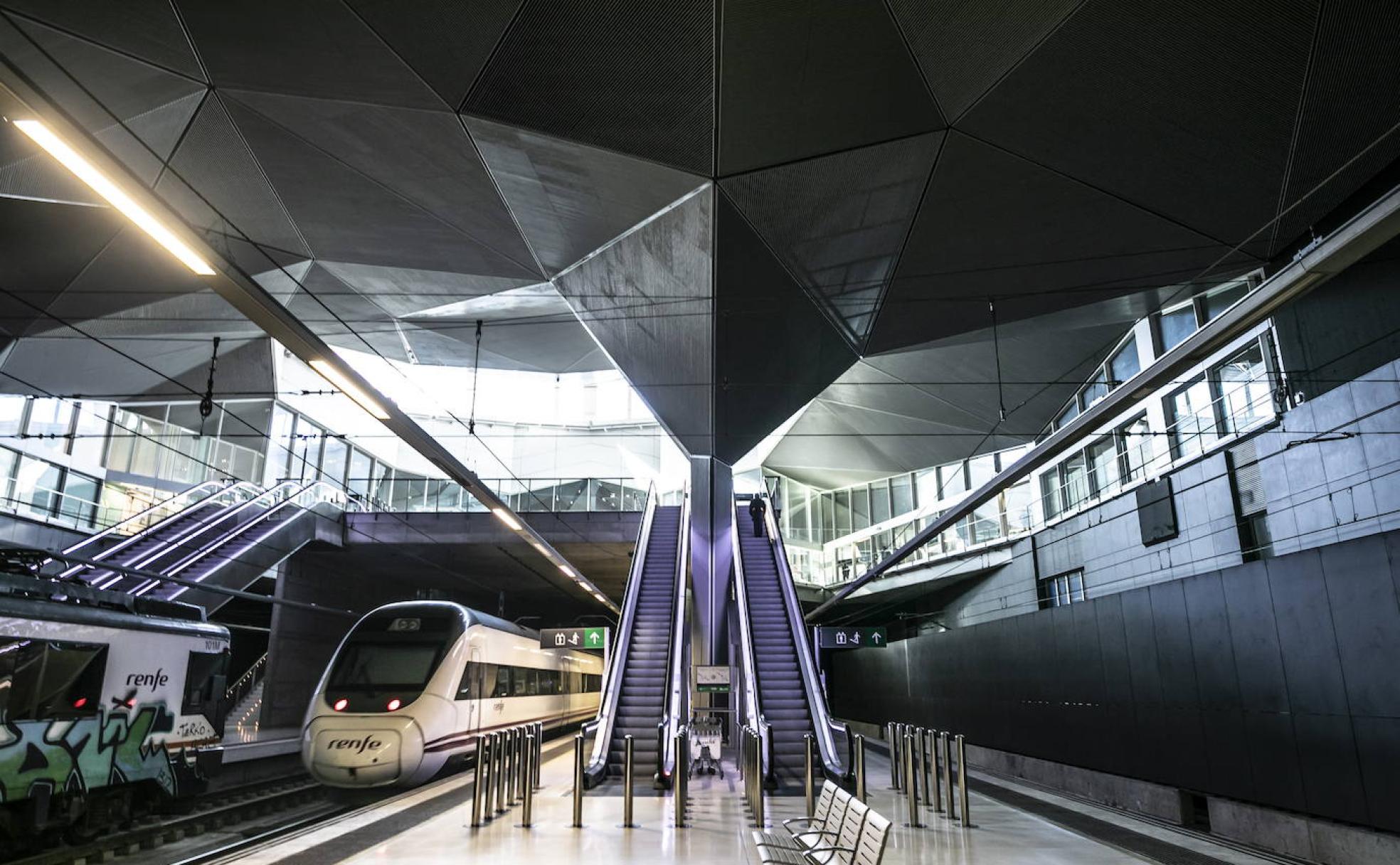 Interior de la estación de Logroño. 