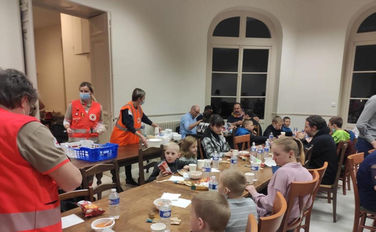 Parte de las familias atendidas el domingo en Francia. 