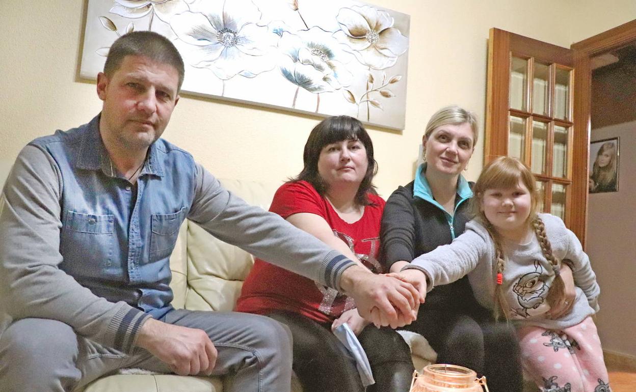 Kristina, escolarizada en el colegio La Estación de Arnedo, junto a su familia recién llegados de Ucrania