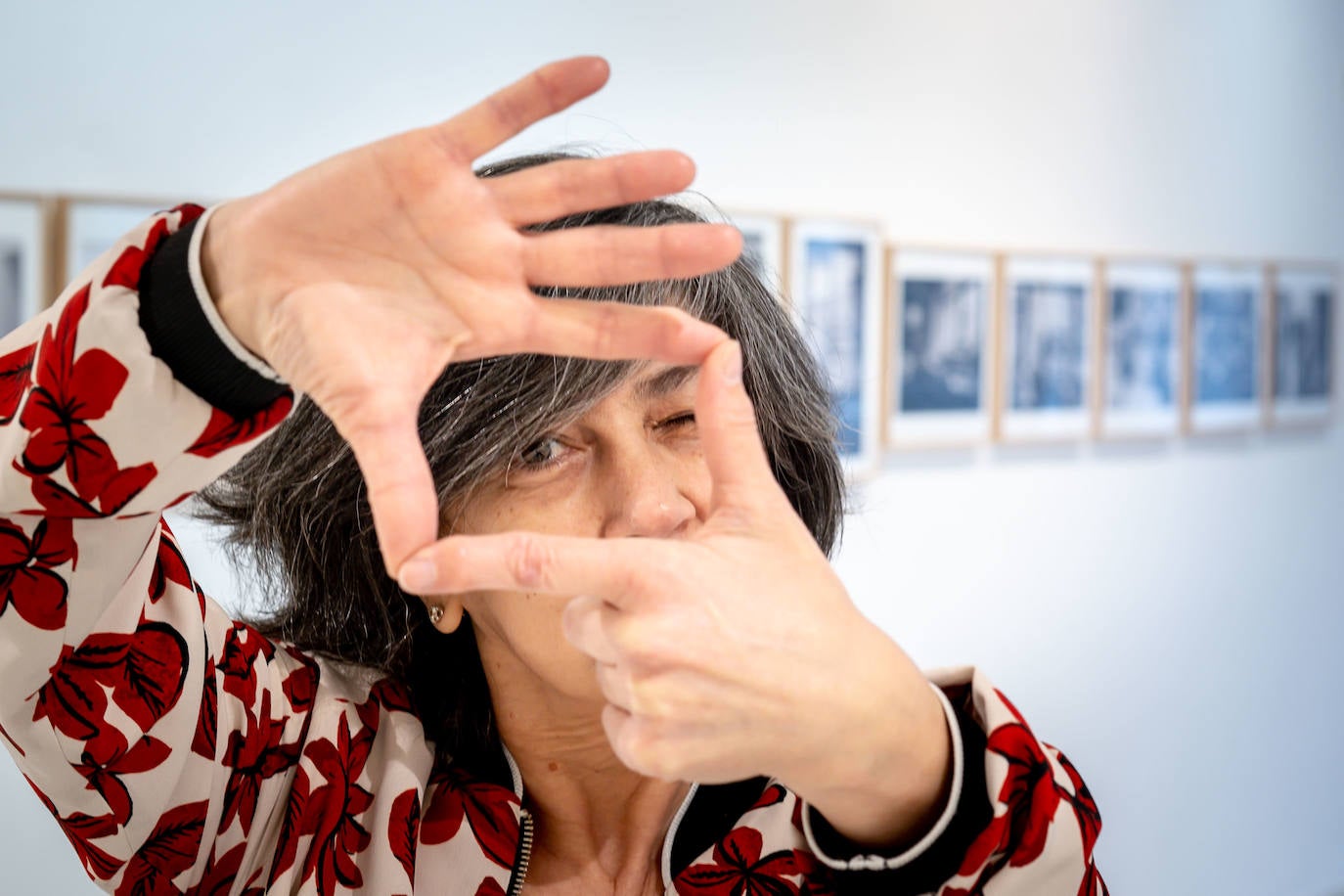 La exposición 'Teresa Rodríguez. Solo fotografías' recoge un centenar de imágenes captadas por la creadora logroñesa a lo largo de su vida y puede visitarse en la Sala de Exposiciones del Ayuntamiento de Logroño hasta el 24 de abril.