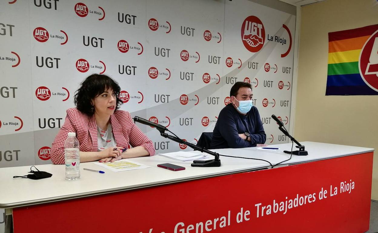 Los representantes de UGT Ana Vaquero y Juan Carlos Alfaro. 
