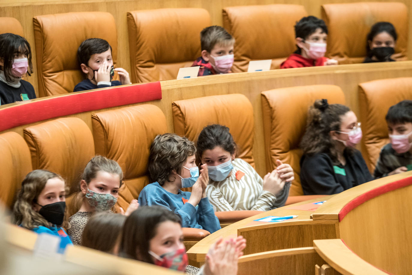 44 escolares de Primaria del CRA (Colegios Rurales Agrupados) Las Cuatro Villas y el Colegio José Ortega Valderrama, de Pradejón, han votado doce propuestas