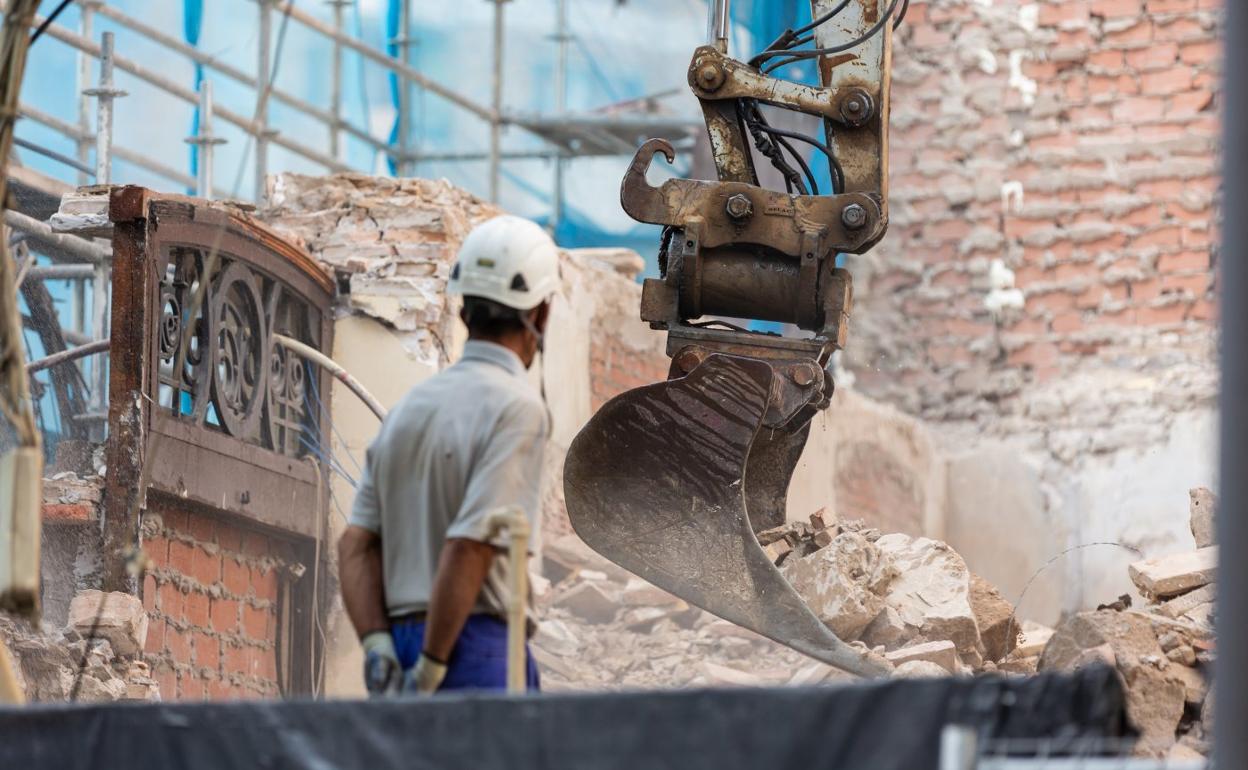 El sector de la construcción se encuentra también cerca del colapso. 