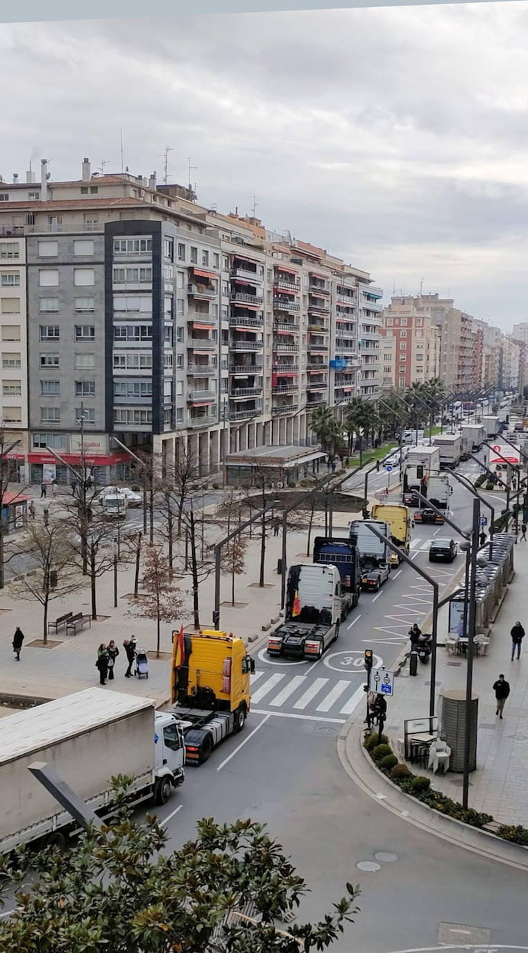 La tercera marcha de camiones recorre este jueves las calles del centro de Logroño. 