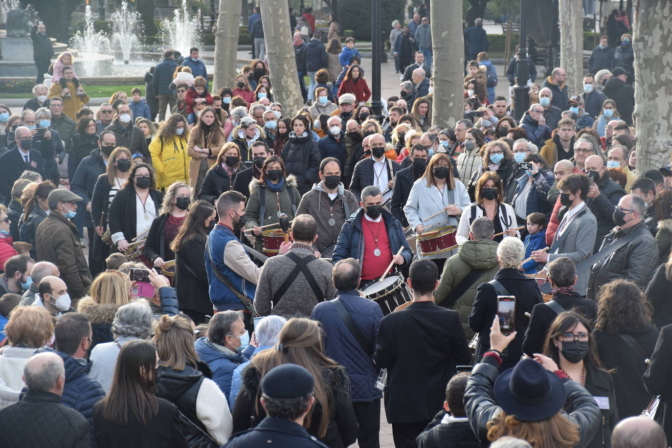 Fotos: Tambores y cornetas avanzan la Semana Santa en El Espolón