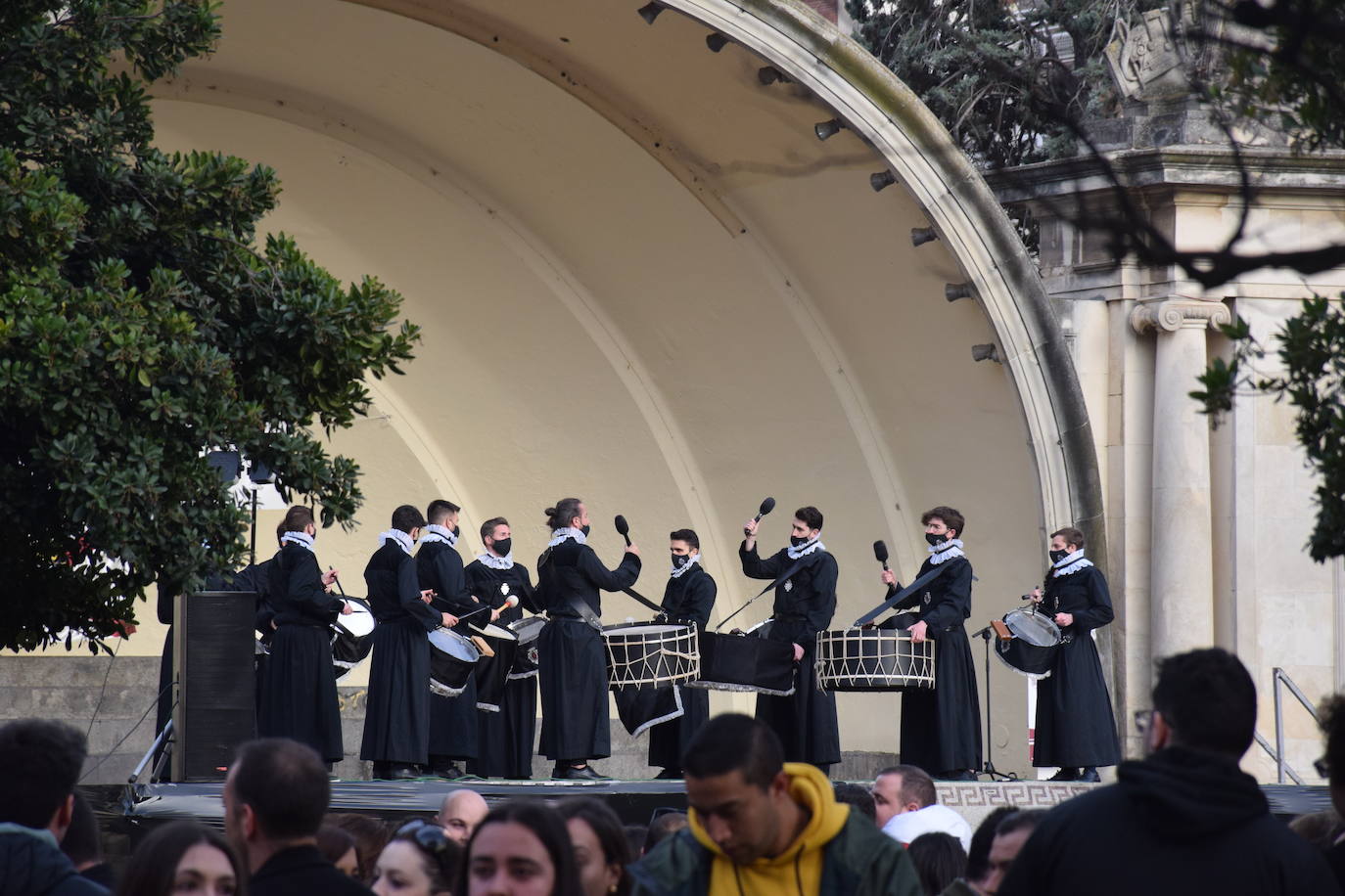 Fotos: Tambores y cornetas avanzan la Semana Santa en El Espolón