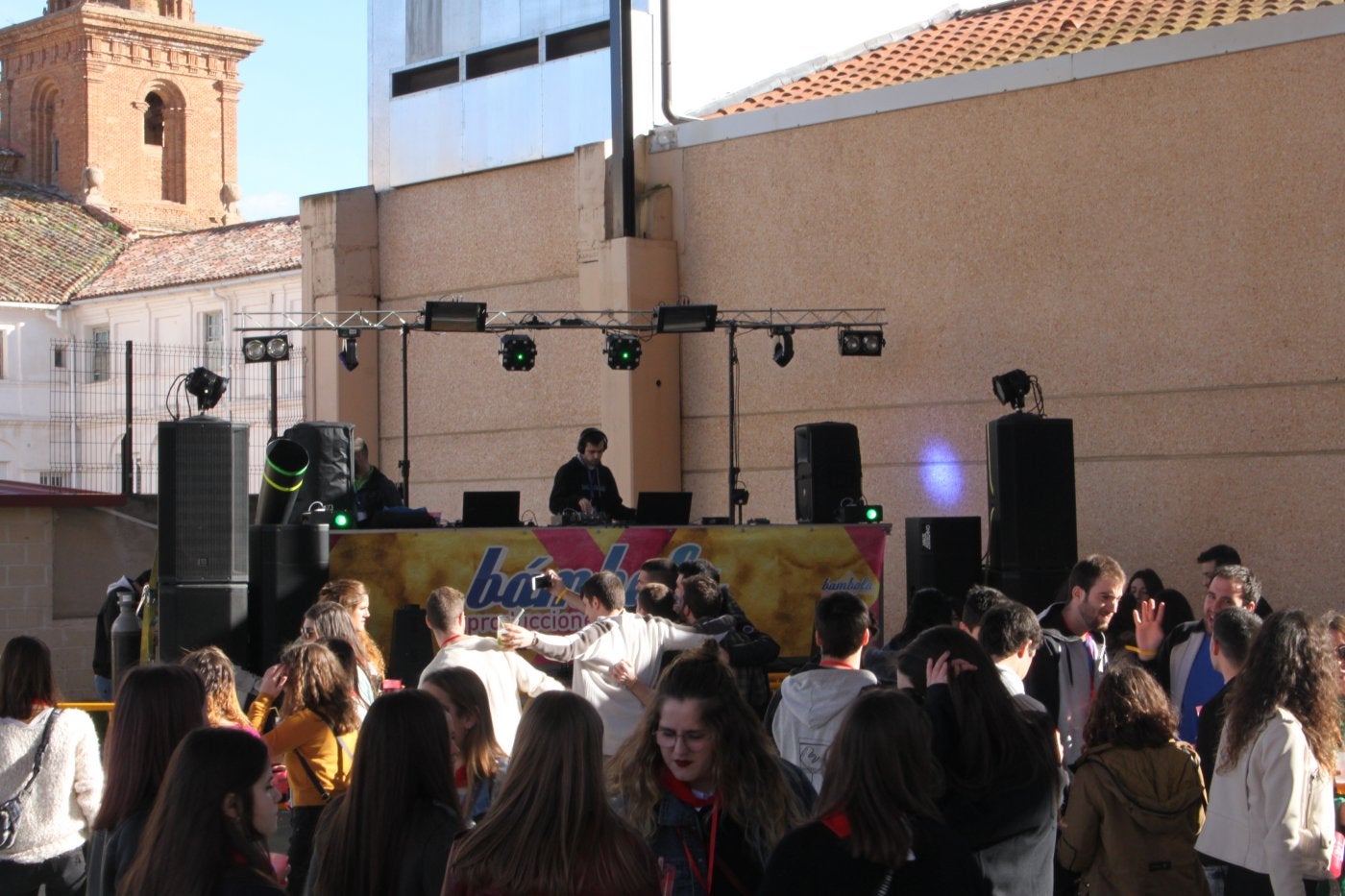 La fiesta de pinchadiscos en la tarde del sábado volverá a ser una de las citas más multitudinarias de estas recuperadas fiestas de la juventud. 