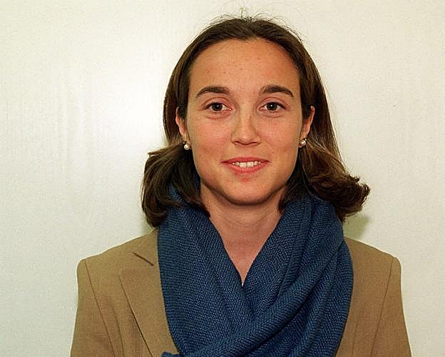 La primera foto. La primera imagen de Cuca Gamarra en el archivo: en 1999, con 24 años, apareció como última (tercera suplente) en la lista autonómica del PP. 