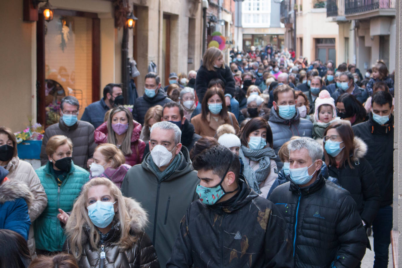 Fotos: Las familias se manifiestan en Santo Domingo de la Calzada por la libre elección de centro