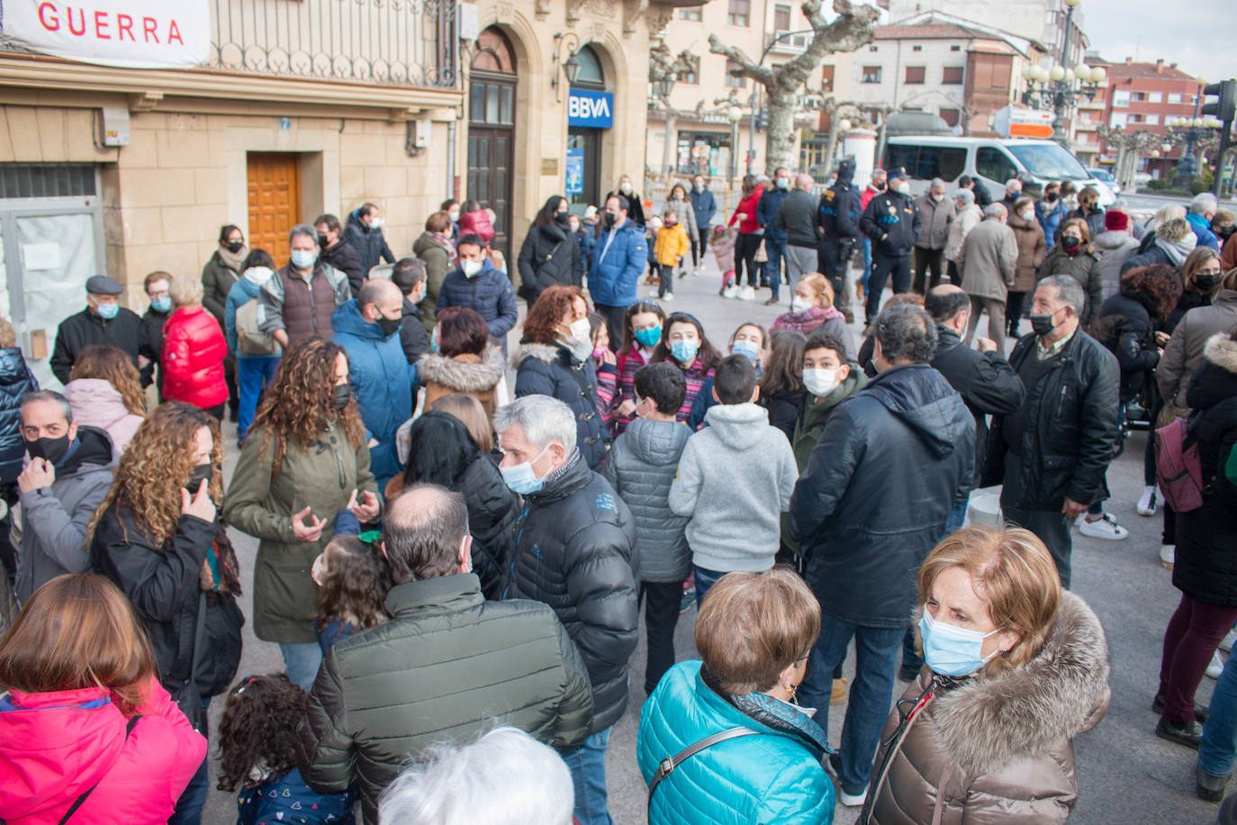 Fotos: Las familias se manifiestan en Santo Domingo de la Calzada por la libre elección de centro