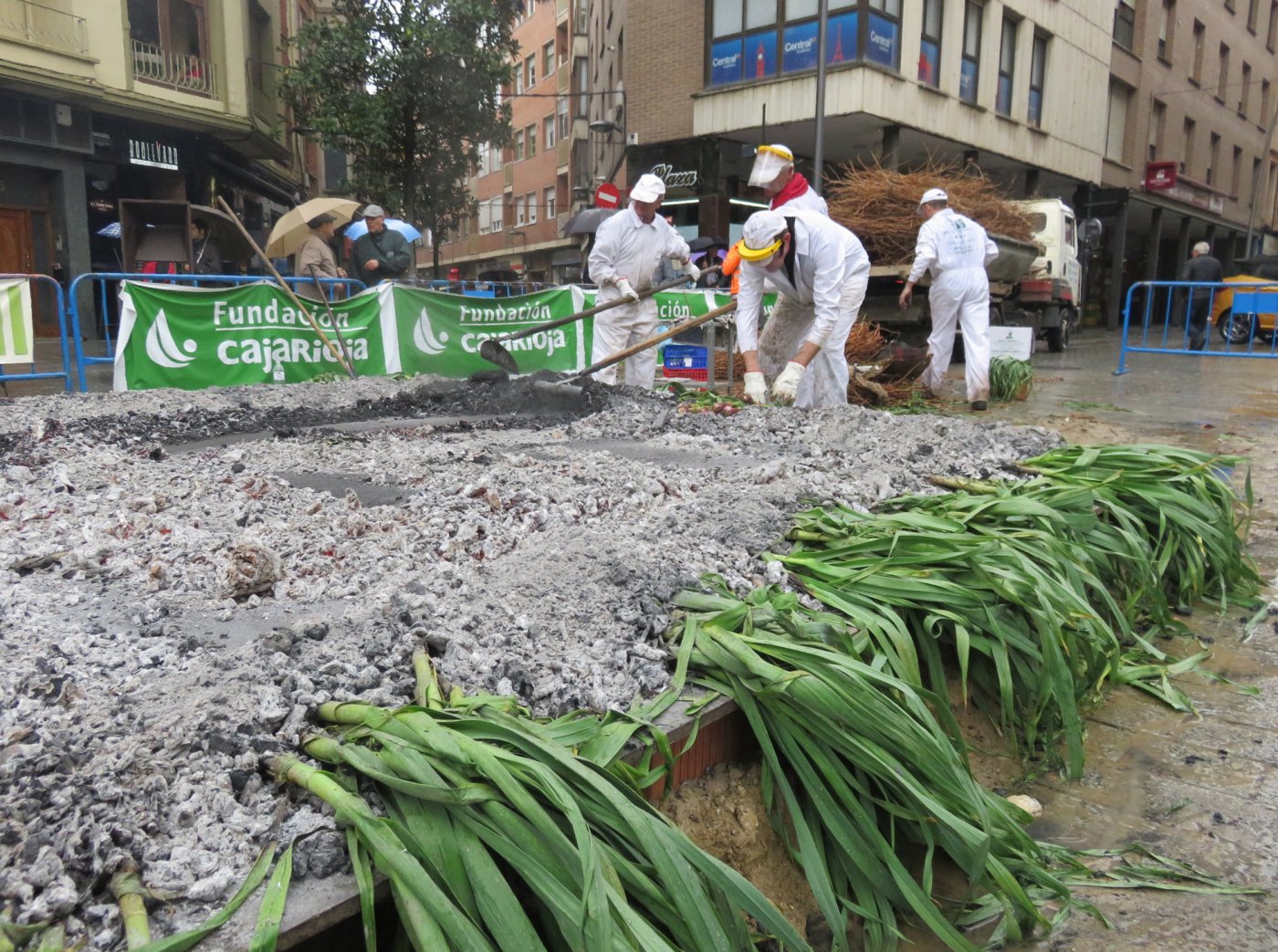 El ajo asado retorna a las calles