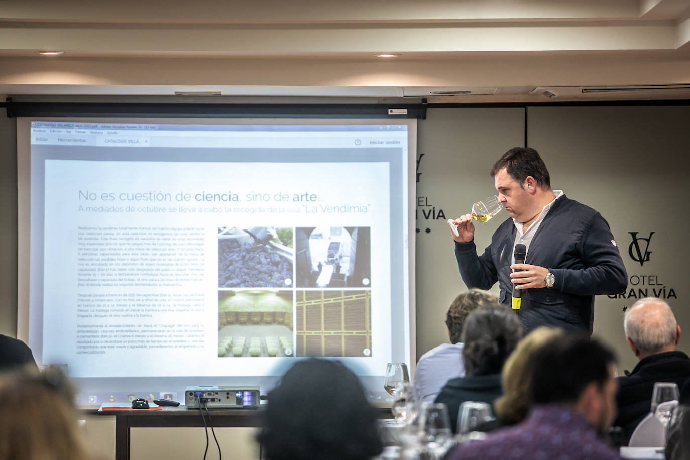 Bodegas Señorío de Villarrica presentó para el club de catas de lomejordelvinoderioja.com las últimas novedades de la bodega familiar de San Asensio y Hervías. 