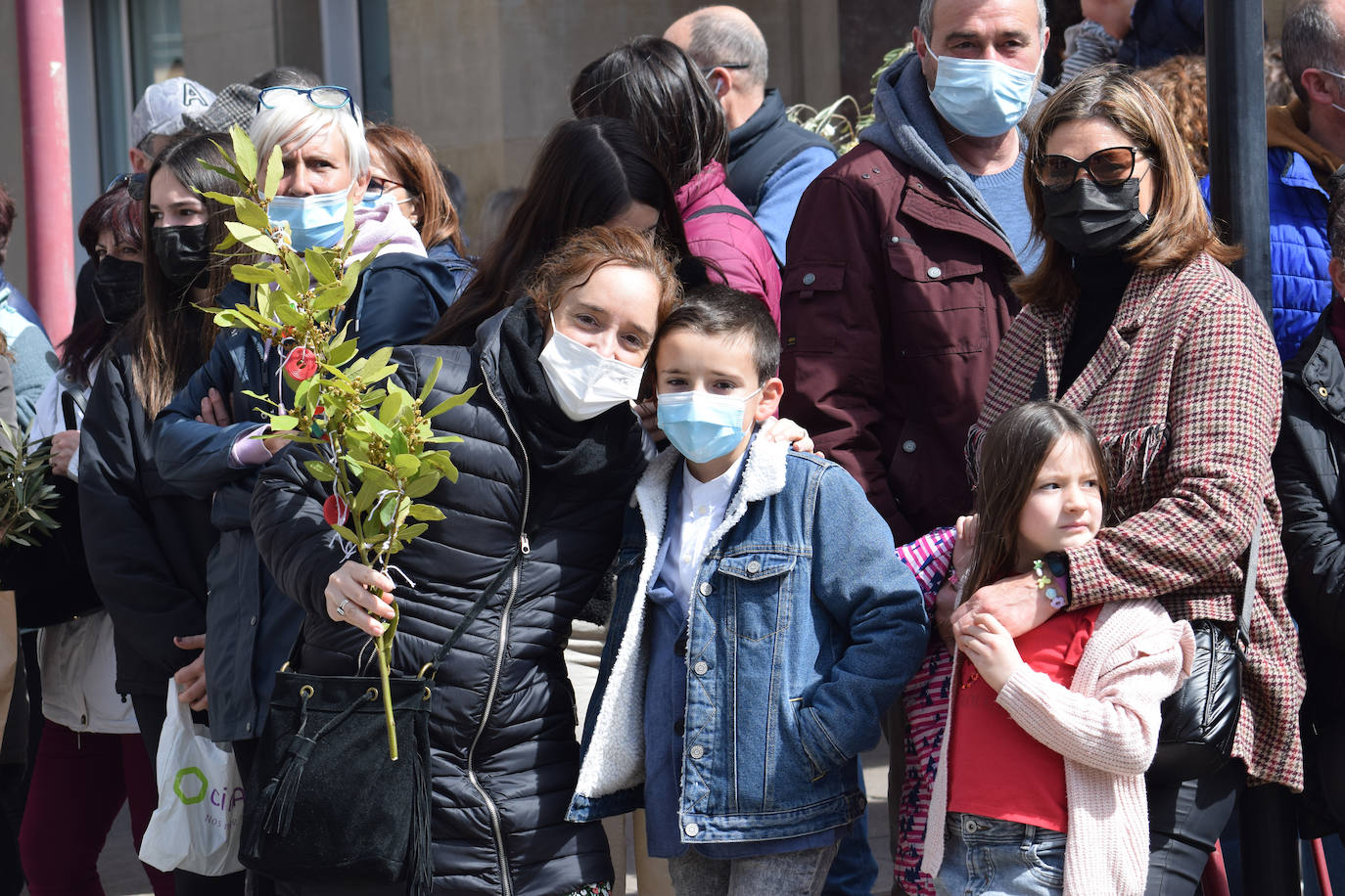 Fotos: Los niños protagonizan la procesión de la Borriquilla de Logroño