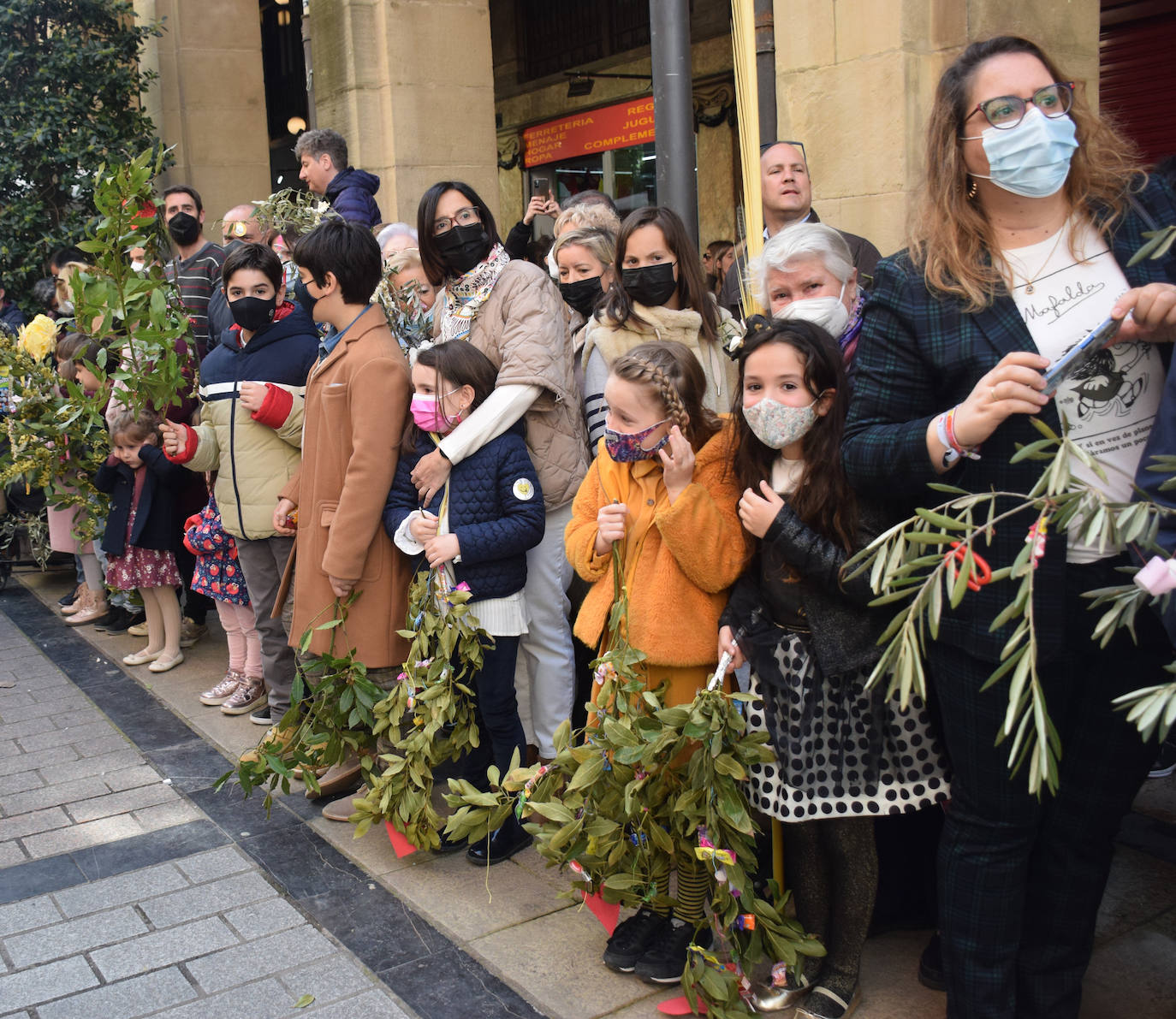 Fotos: Los niños protagonizan la procesión de la Borriquilla de Logroño