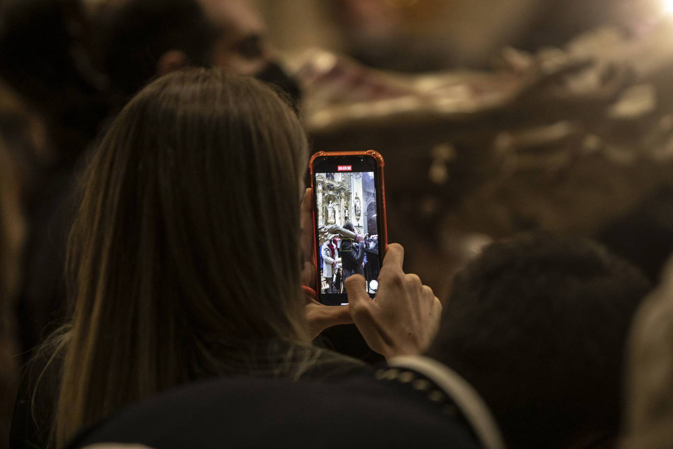 Fotos: Emoción en la limpieza del Cristo del Santo Sepulcro