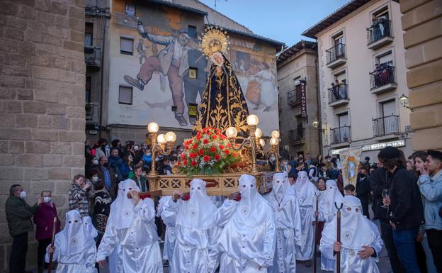 Imagen principal - Procesiones de Jueves Santo en Haro.