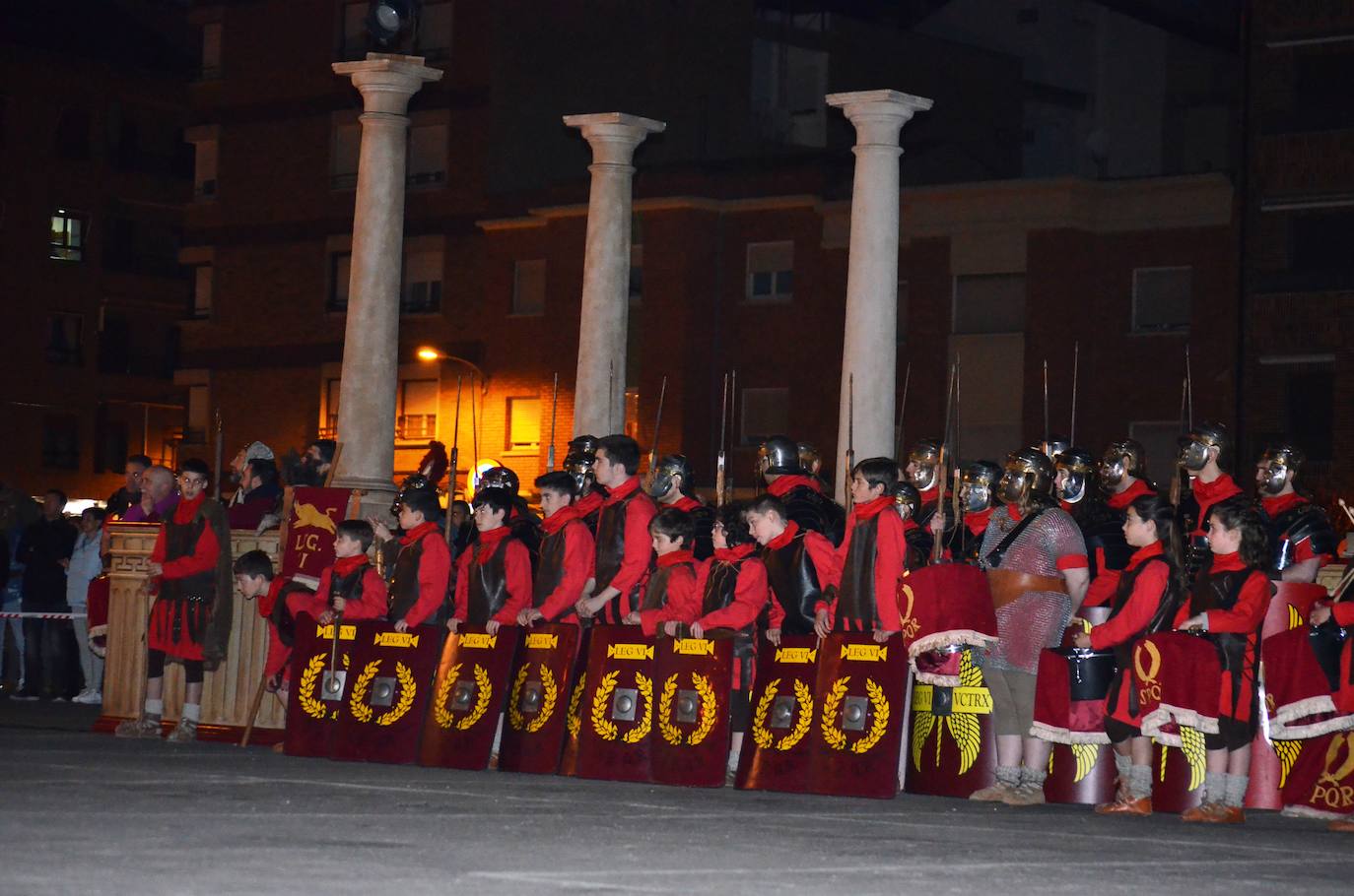 Paso Viviente puso en escena la noche del Jueves Santo la muerte y resurrección de Jesucristo ante miles de personas. 