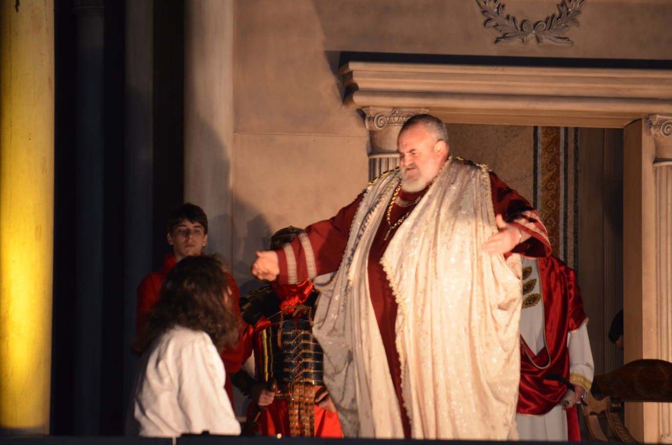 Paso Viviente puso en escena la noche del Jueves Santo la muerte y resurrección de Jesucristo ante miles de personas. 