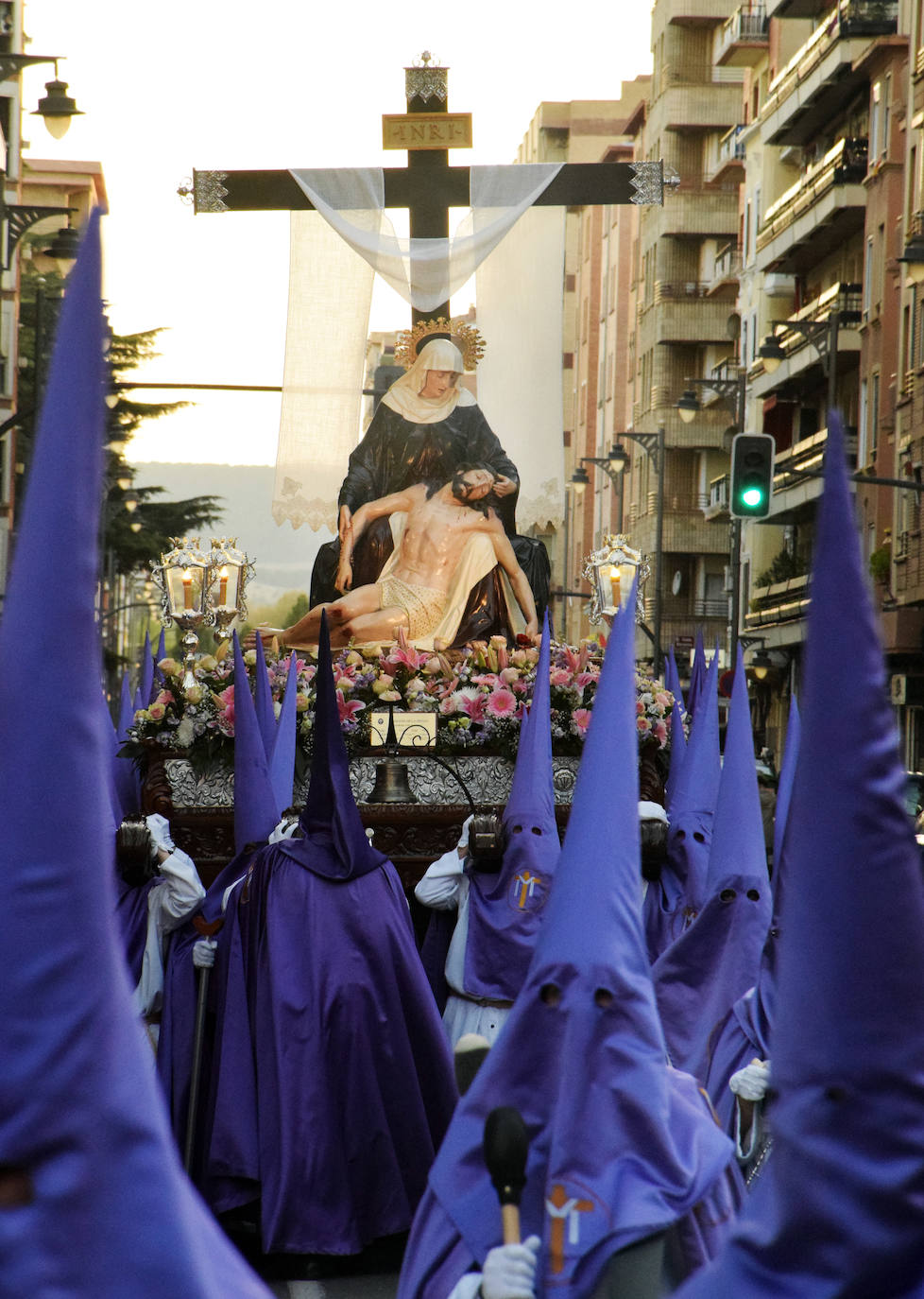 Fotos: Vía Crucis de la Cofradía de Nuestra Señora de la Piedad