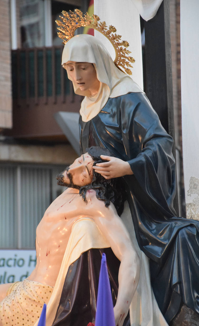 Fotos: Vía Crucis de la Cofradía de Nuestra Señora de la Piedad