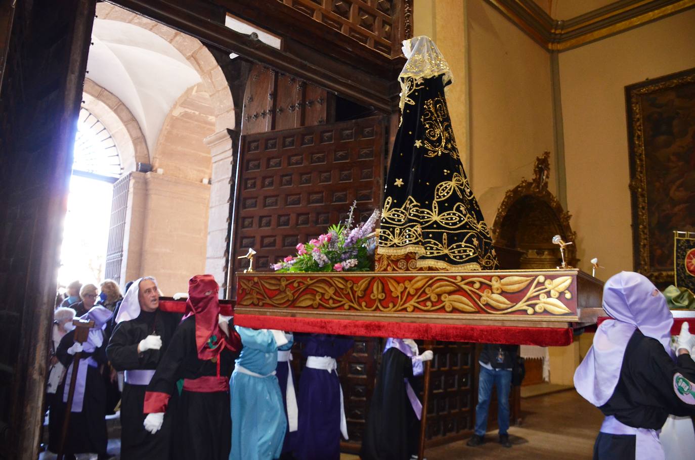 Esta procesión está dedicada a las mujeres maltratadas. 