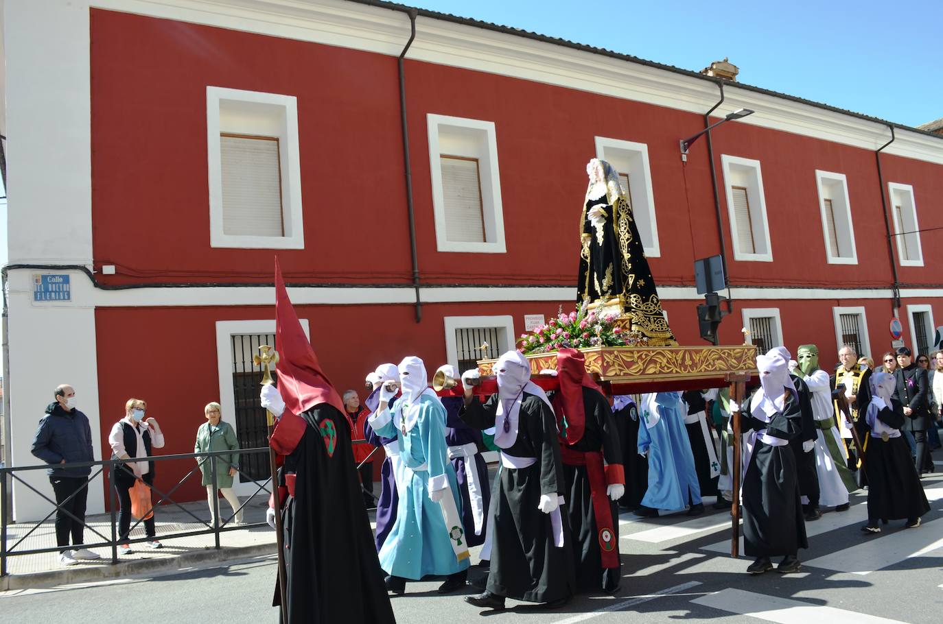 Esta procesión está dedicada a las mujeres maltratadas. 