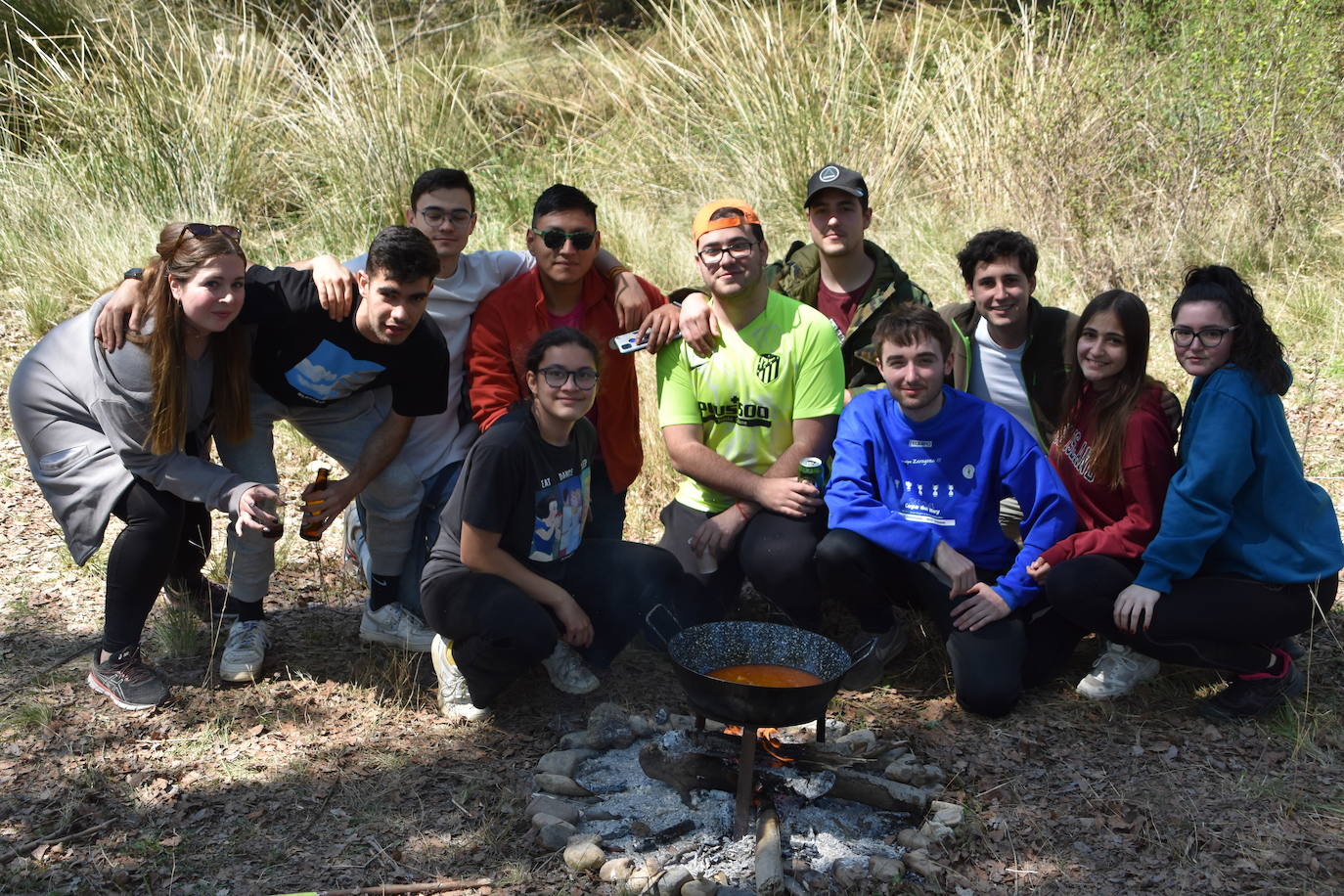 El prado de Clunia de Aguilar se llenó de familias y cuadrillas disfrutando juntos del día.