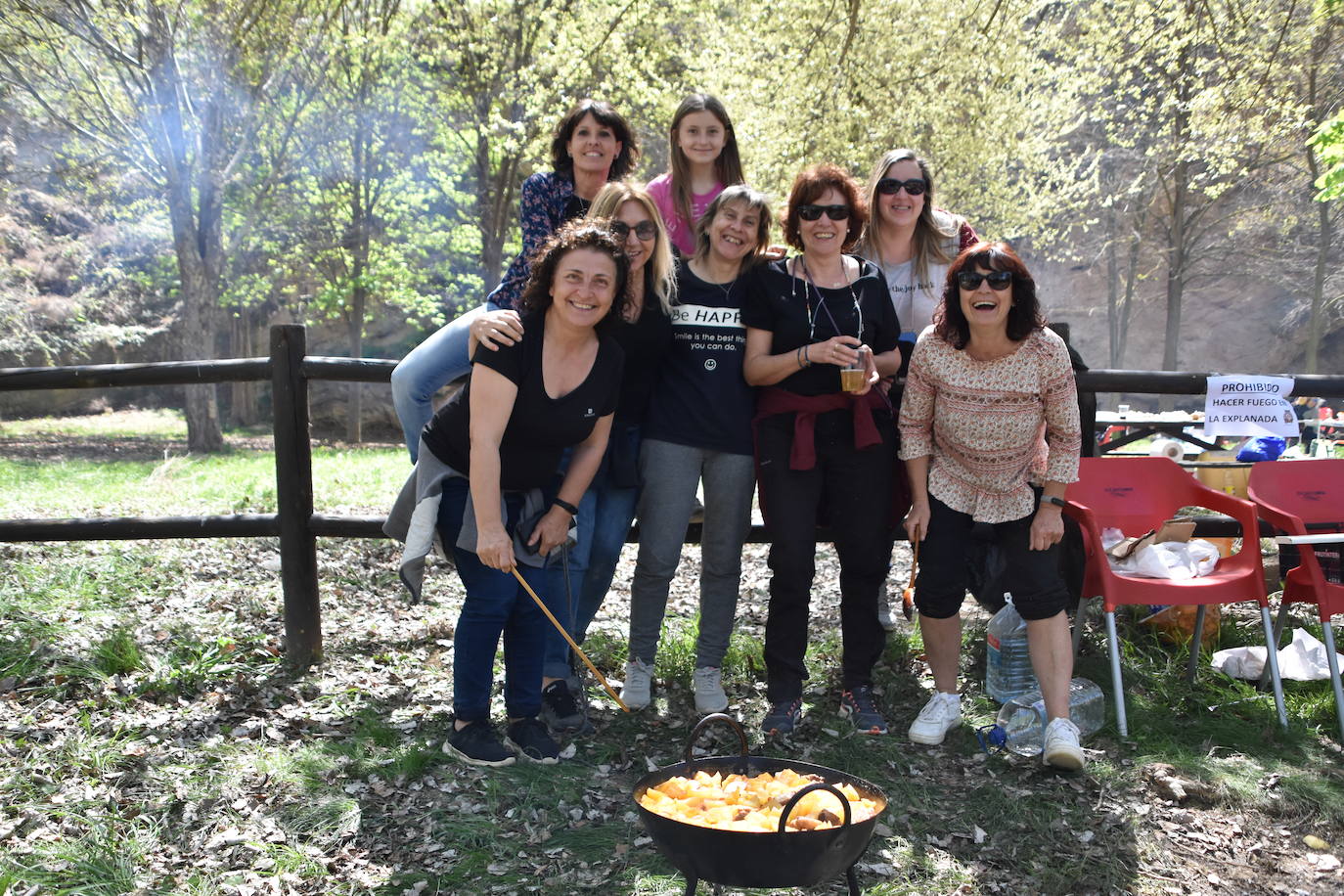 El prado de Clunia de Aguilar se llenó de familias y cuadrillas disfrutando juntos del día.