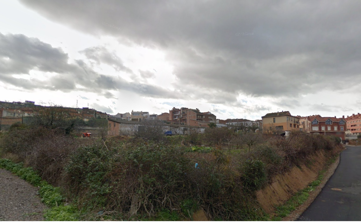 Trasladada al San Pedro por inhalación de humo y una quemadura en el pie