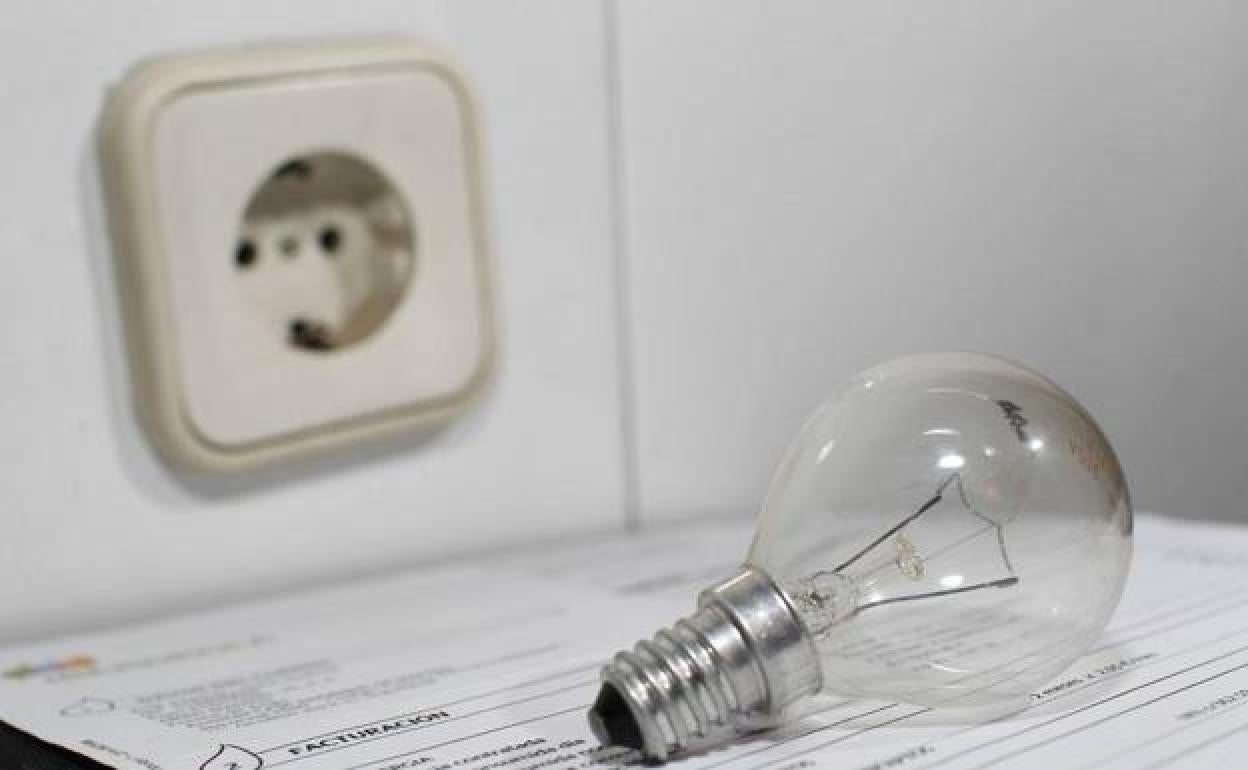 Precio de la luz, hoy 19 de abril: las horas más baratas para poner los electrodomésticos