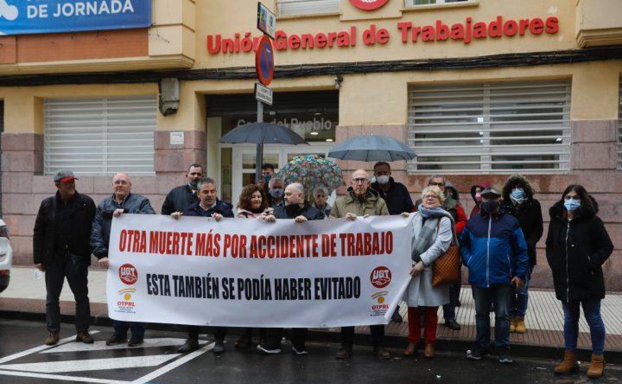 Concentración por el fallecido en accidente laboral en Haro.