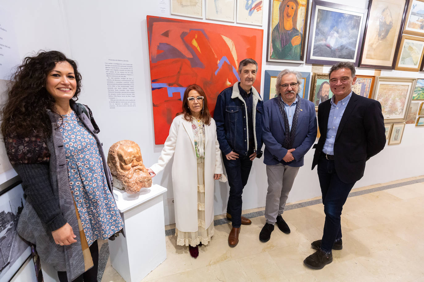 Fotos: Una exposición en la Biblioteca de La Rioja homenajea al poeta y periodista Roberto Iglesias