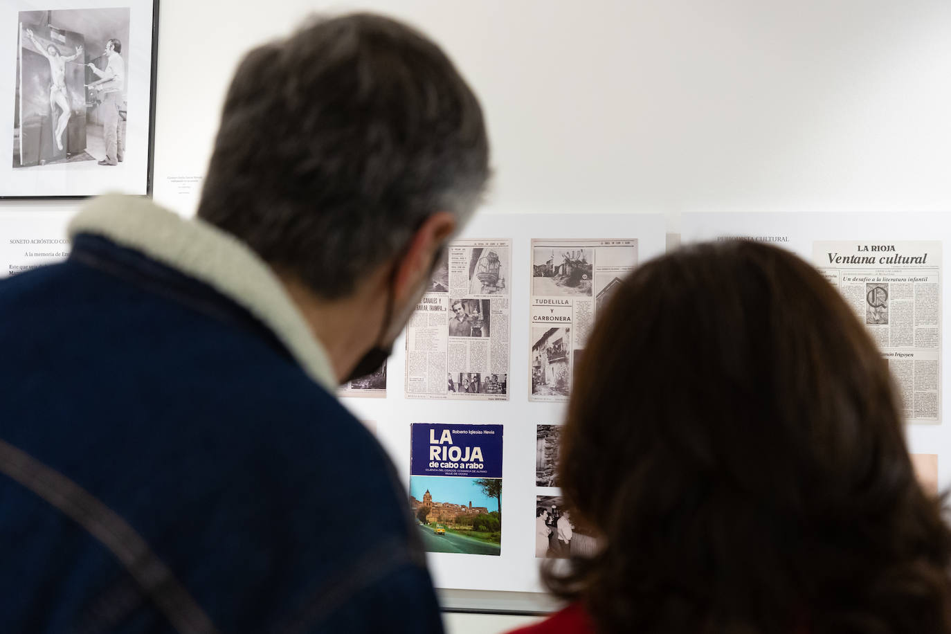 Fotos: Una exposición en la Biblioteca de La Rioja homenajea al poeta y periodista Roberto Iglesias