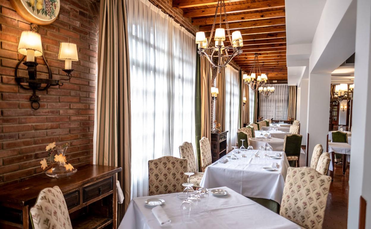 El Parador diseña su menú con estilo tradicional y productos más locales