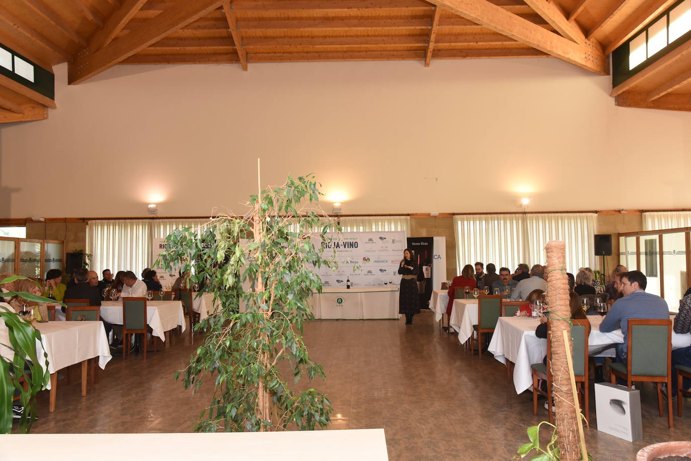 Fotos: Cata de vinos de Finca Valpiedra en el Torneo Golf Rioja&amp;Vino