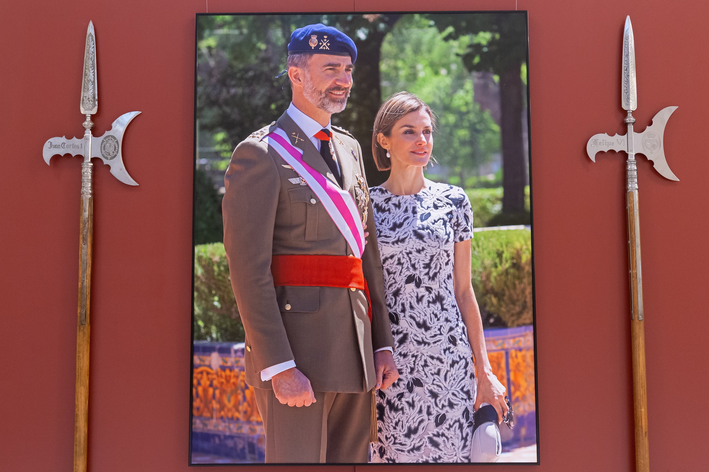 Fotos: La Guardia Real acerca su historia, desde 1504, en una muestra en el Ayuntamiento de Logroño