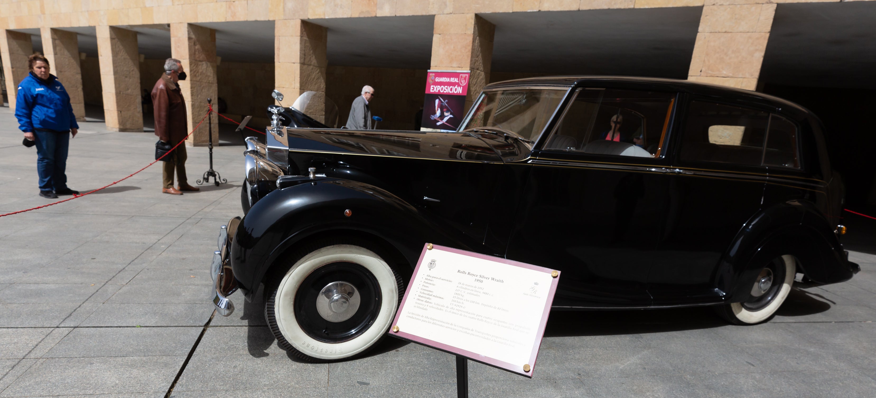 Fotos: La Guardia Real acerca su historia, desde 1504, en una muestra en el Ayuntamiento de Logroño