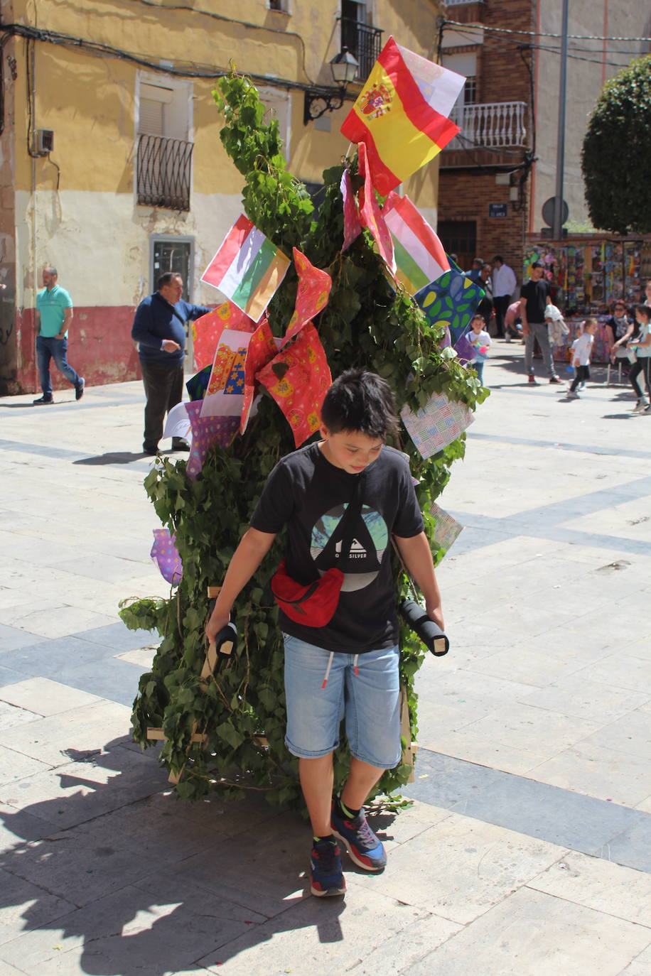 Fotos: Los Mayos de Lardero hacen bullir la plaza